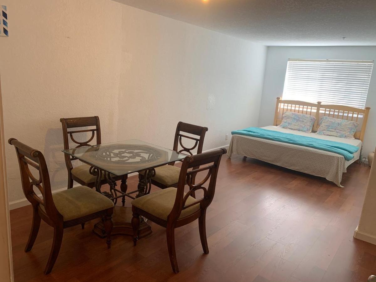Bedroom Suite In Lauderdale Lakes Townhome Fort Lauderdale Exterior photo